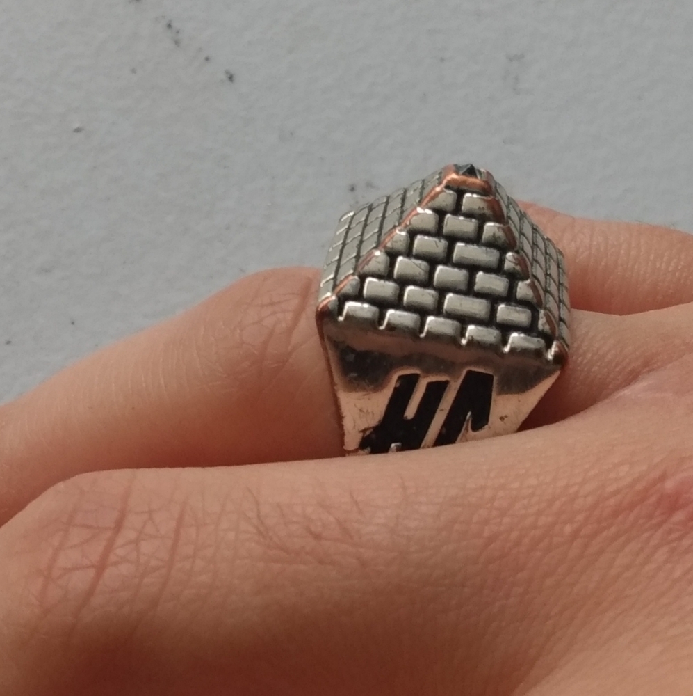 Han Cholo pyramid ring with stone- black size 6